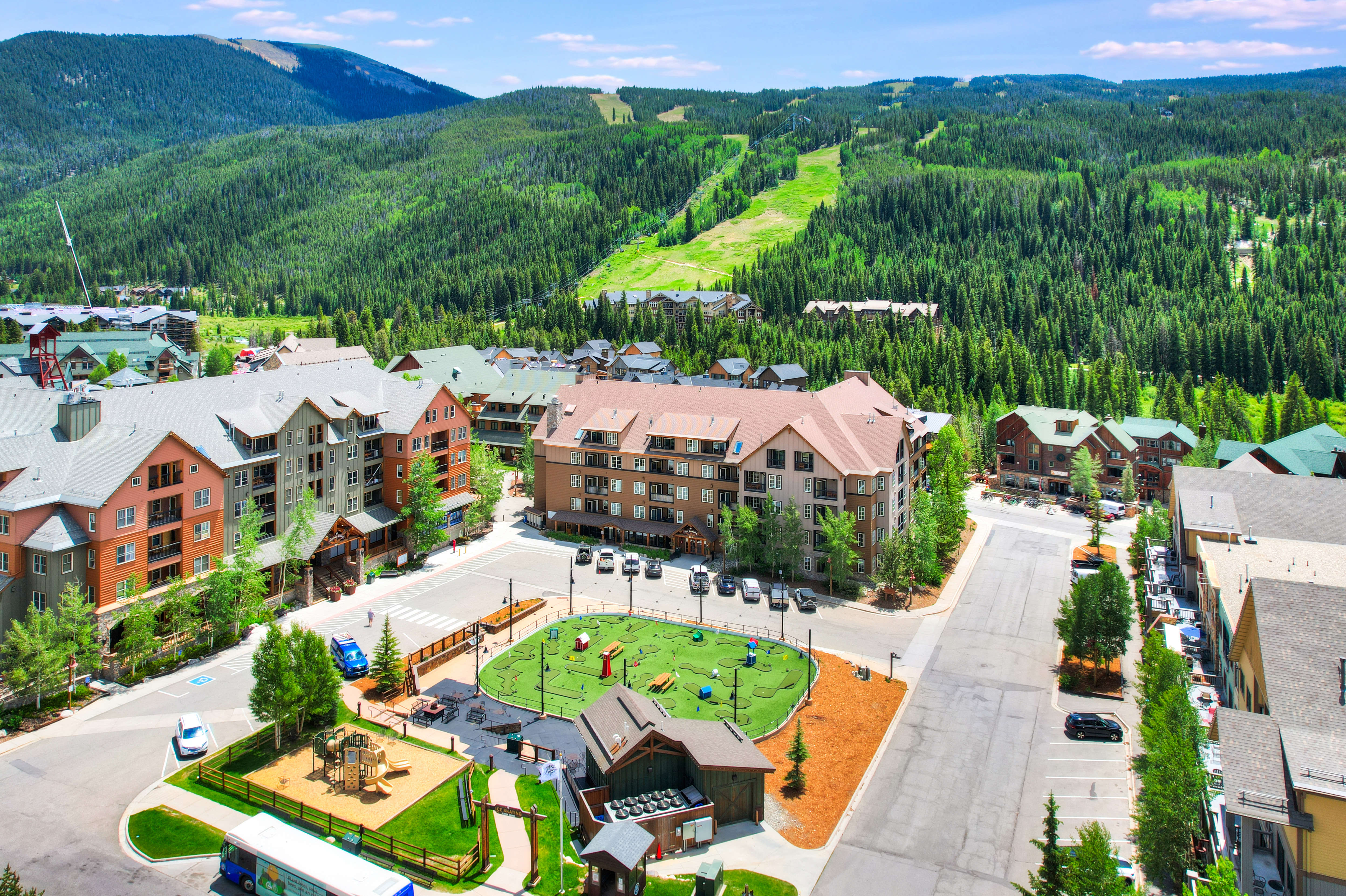 Summer Exterior of Dakota Lodge at Keystone
